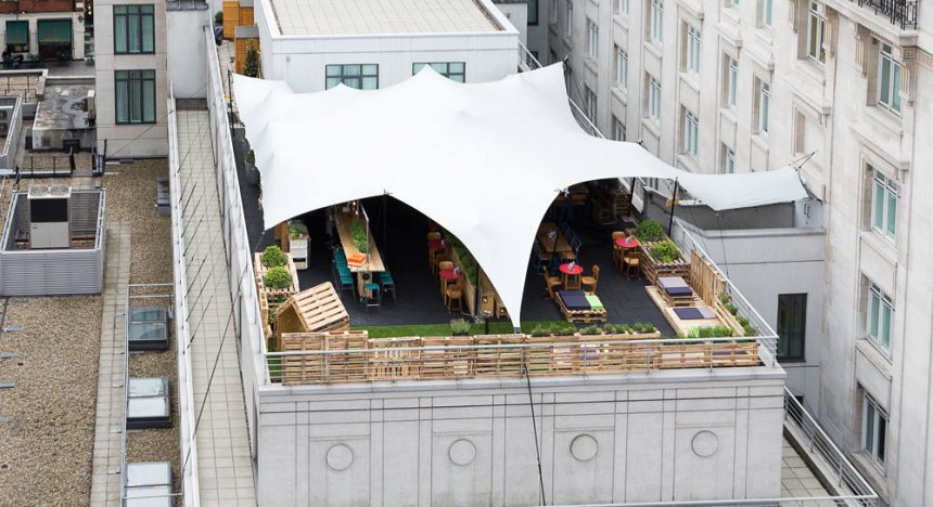 Aerial view of the rooftop pop-up tent at Marriott Park Lane